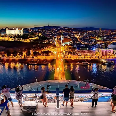 The Blue Church Old Town Self Check-in * 布拉迪斯拉发